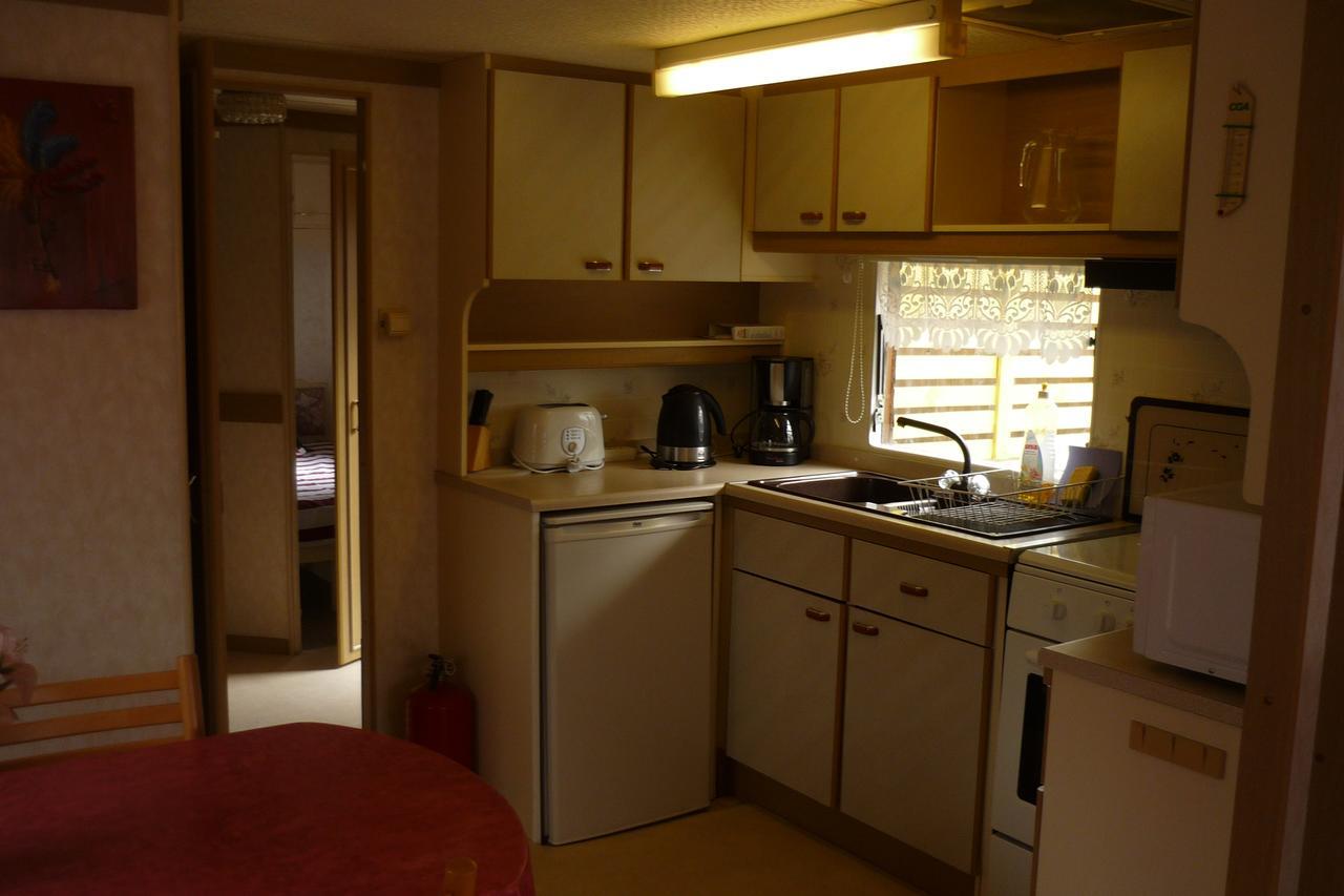Mobile Home Le Clos De See Chérencé-le-Roussel Exteriör bild